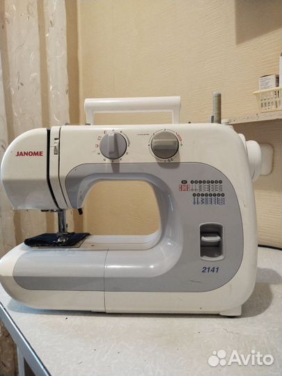 Швейная машина Janome
