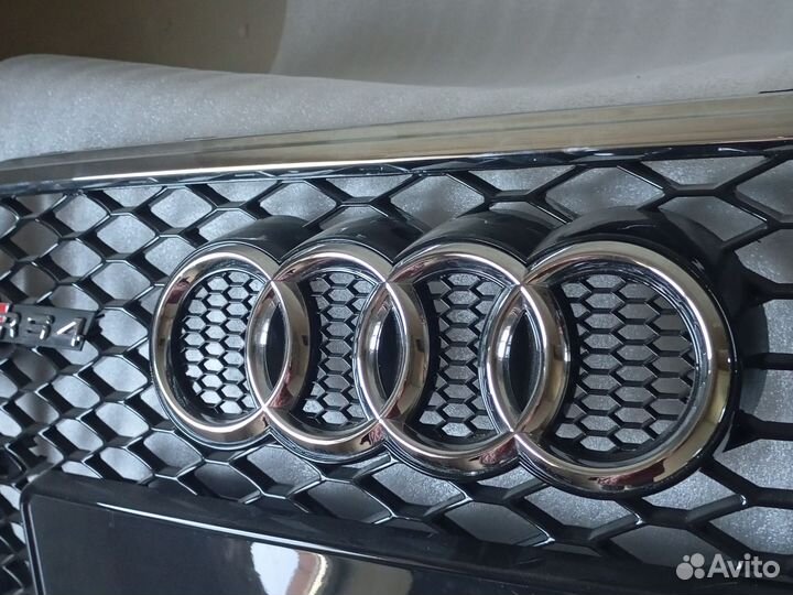Решетка бампера на Ауди А4 RS