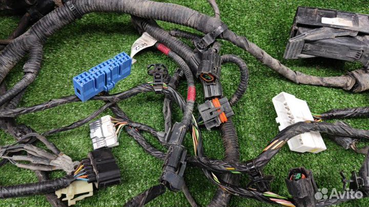 Блок предохранителей с проводкой Hyundai Ix35 2.0