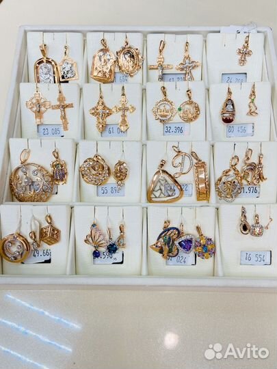 Золотая подвеска буква Д