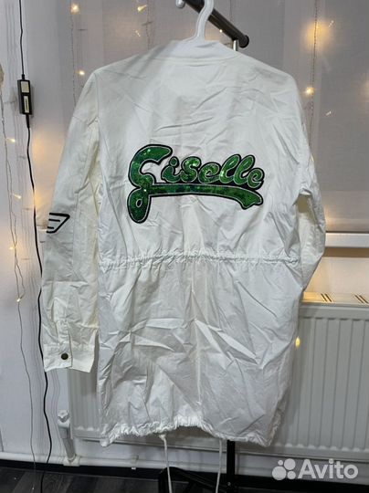 Белый плащ куртка