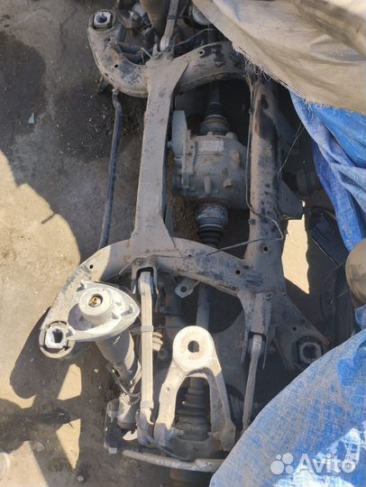 Задний подрамник