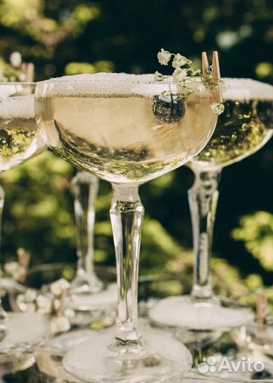 Пирамида из шампанского