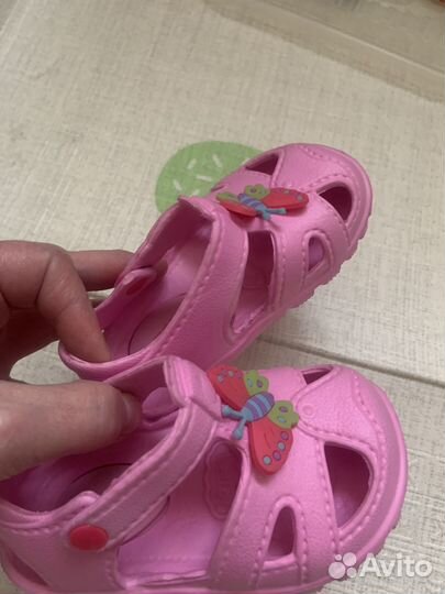 Босоножки для бассейна на девочку