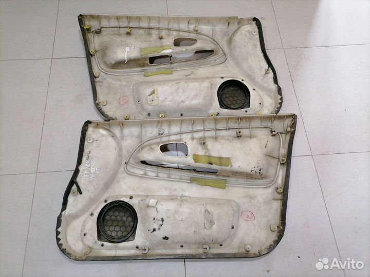 Обшивка дверей перед Mitsubishi Lancer 8 1996-2003