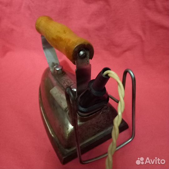 Утюги разные