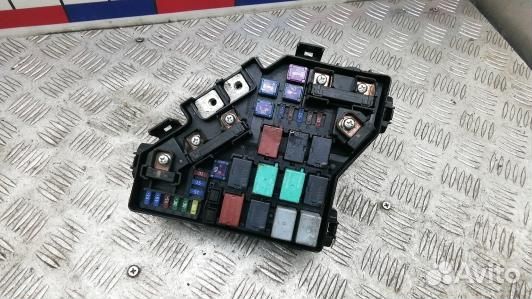 Блок предохранителей honda civic 8 (SPH17M102)