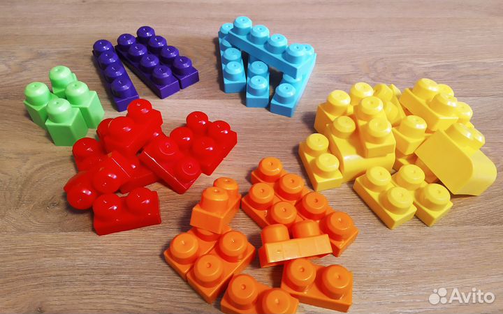 Блоки лего с паровозиком