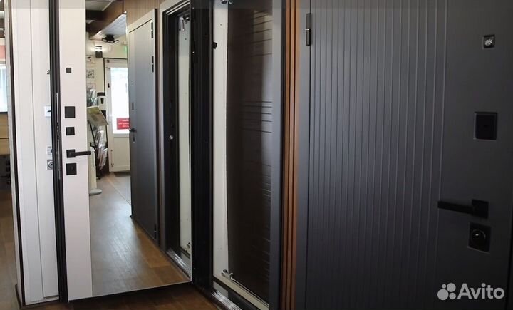 Красивая Входная дверь вертикаль