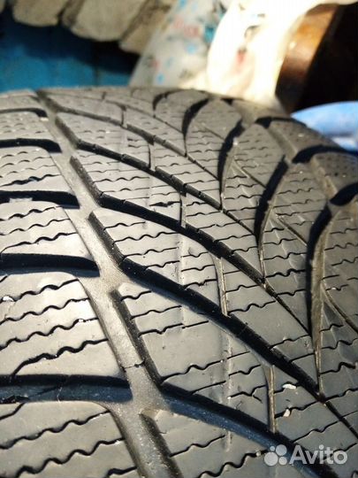 Goodyear UltraGrip Ice 2 215/60 R16 99T