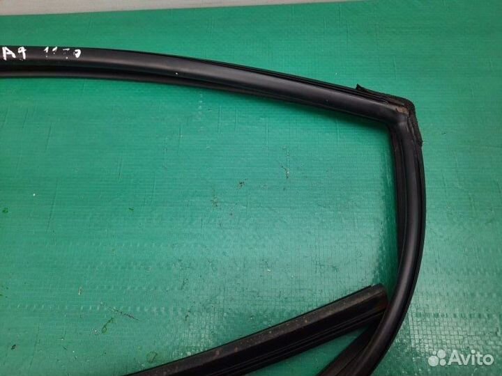 Уплотнитель стекла двери задний правый Hyundai