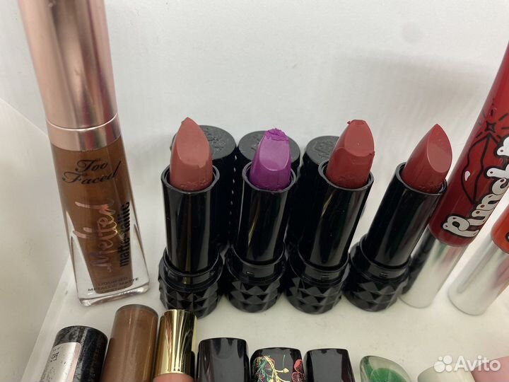 Помады и блески разных марок