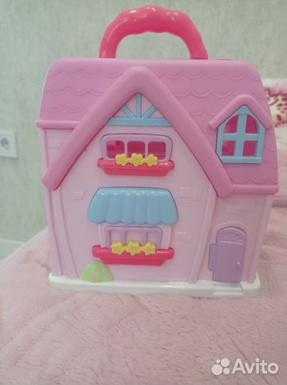 Игрушечный домик для кукол