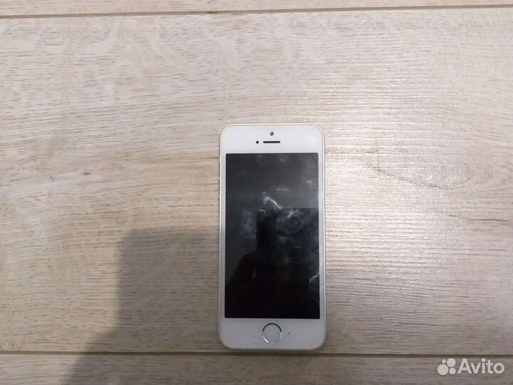 Телефон iPhone 5