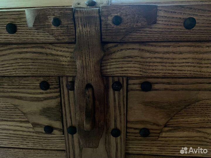 Напольный сундук из натурального дерева