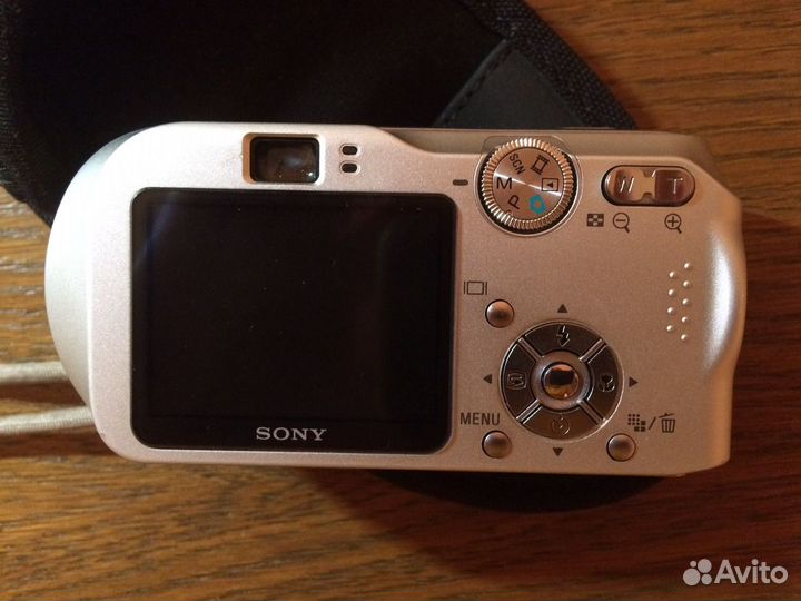 Цифровой фотоаппарат Sony