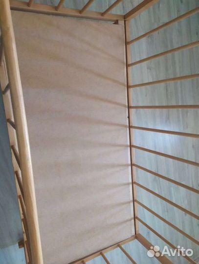 Детская кроватка с маятником и матрасом