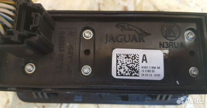 Кнопка открывания багажника Jaguar Xj X351