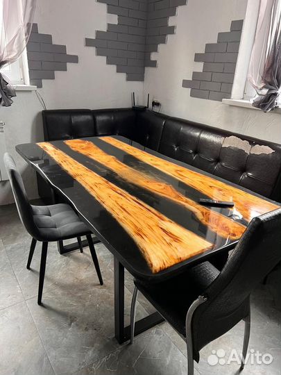 Стол из эпоксидной смолы