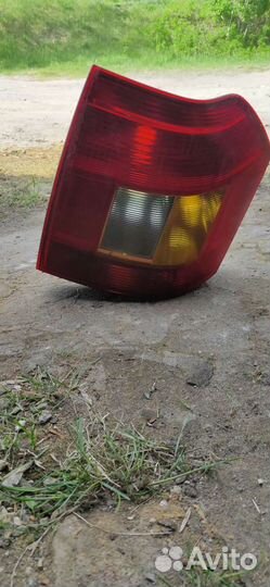 Фара задняя левая Toyota Corolla E120 хетчбек
