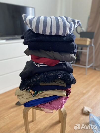 Отдам большой пакет женскийх вещей 42-43-46