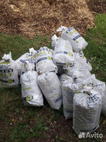 Опилки в мешках