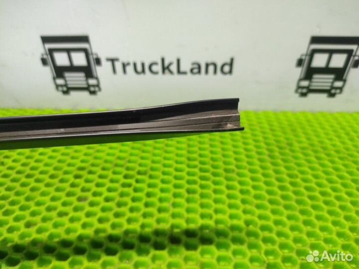 Направляющая шторы салона правая Man Tgx