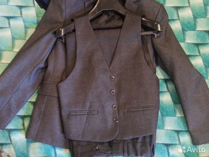 Школьный костюм для мальчика 128 серый