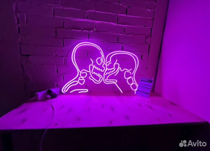 Неоновая вывеска