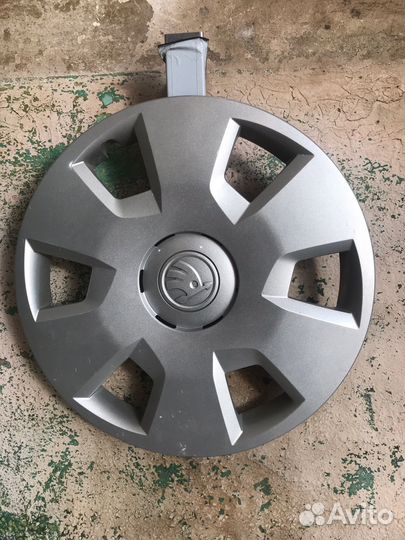 Оригинальные колпаки на колеса skoda rapid бу r15