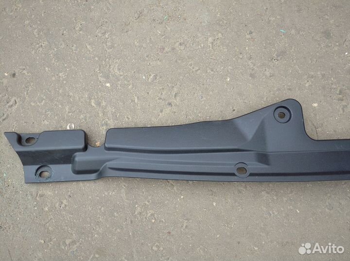 Накладка замка капота Honda CR-V 2002-2006