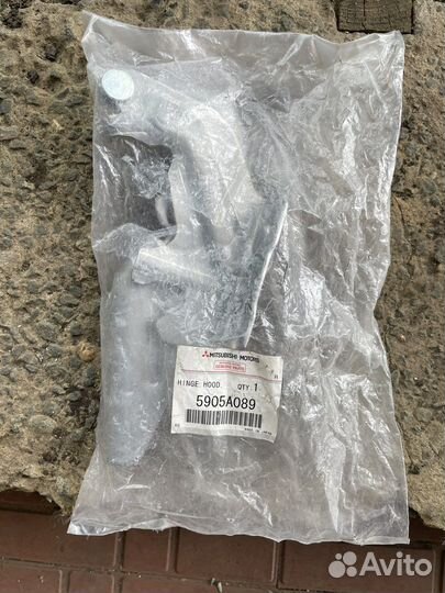 Петля капота левая,правая Lancer X оригинал