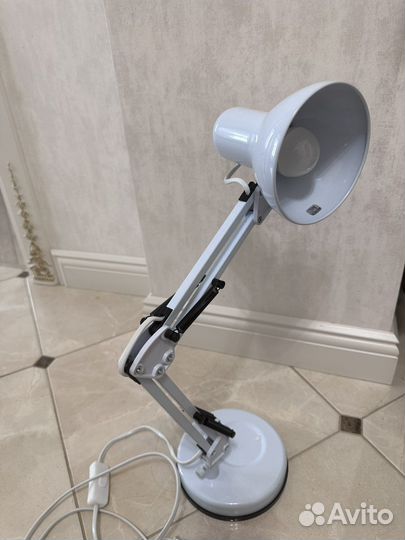 Настольный светильник новый
