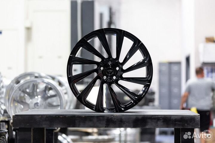 Кованые диски R22 на Range Rover Sport / Discovery