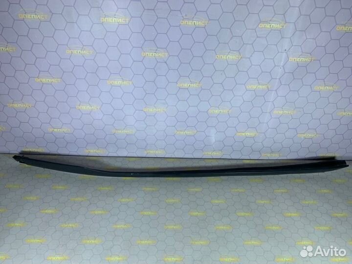 Молдинг лобового стекла правый Opel Zafira A