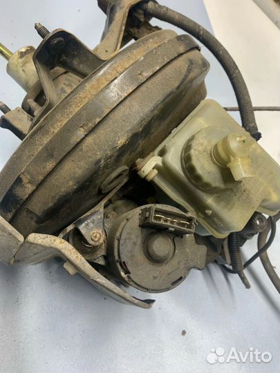 Вакуумный усилитель тормозов Volkswagen Passat B4