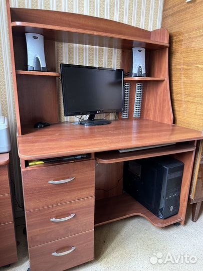 Компьютерный стол и тумба бу