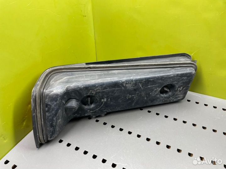 Фонарь задний правый Mercedes-Benz 190E W201 OM601