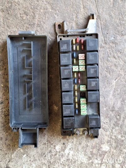 Блок предохранителей Dodge Caravan 1996-2000