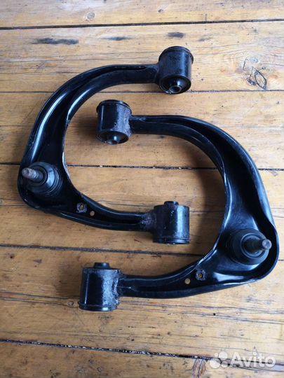 Верхние рычаги Toyota Hilux 7 Vigo до 2015г
