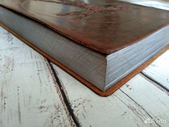 Кожаный ежедневник с тиснением