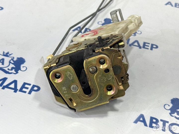 Замок двери задний левый Nissan Primera P12 QG18DE