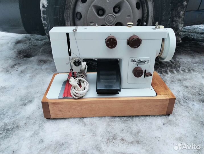 Швейная машинка чайка 143