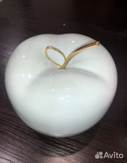 Композиция из керамики фрукты