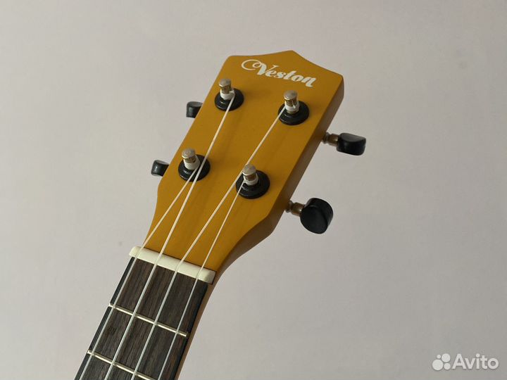 Гитара укулеле