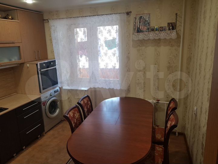 3-к. квартира, 80 м², 1/9 эт.