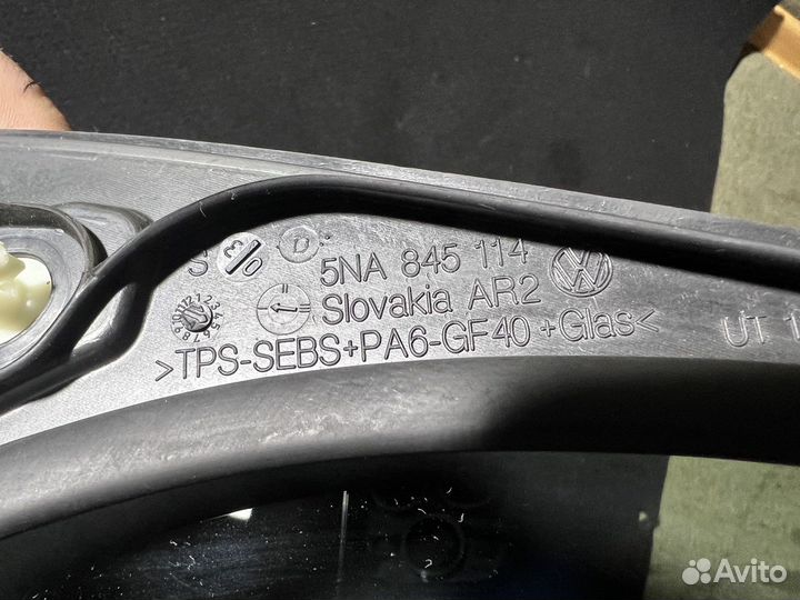 Форточка двери передней правой Volkswagen Tiguan