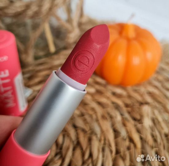 Помада Essence Hydra Matte lipstick, 405 Berry