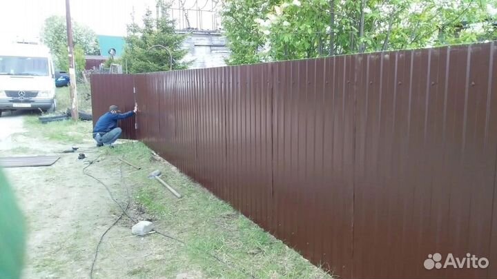 Забор и ограждения из профнастила