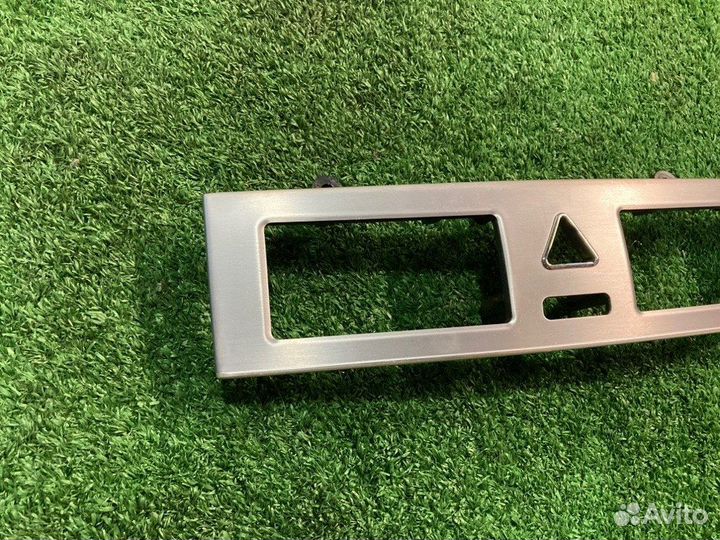 Вставка центральной консоли Mercedes-Benz C-Class